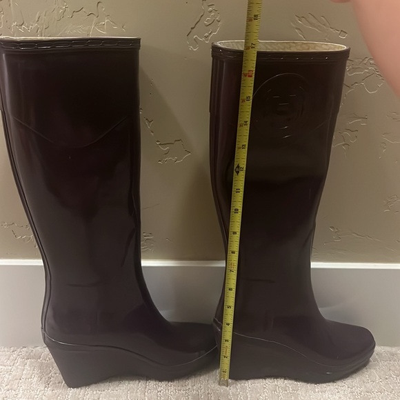 Hunter Dark Purple Wedge Rainboots! - Picture 3 of 5